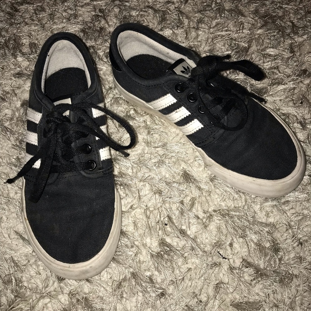 Adidas kids sneakers - Picture 1 of 8